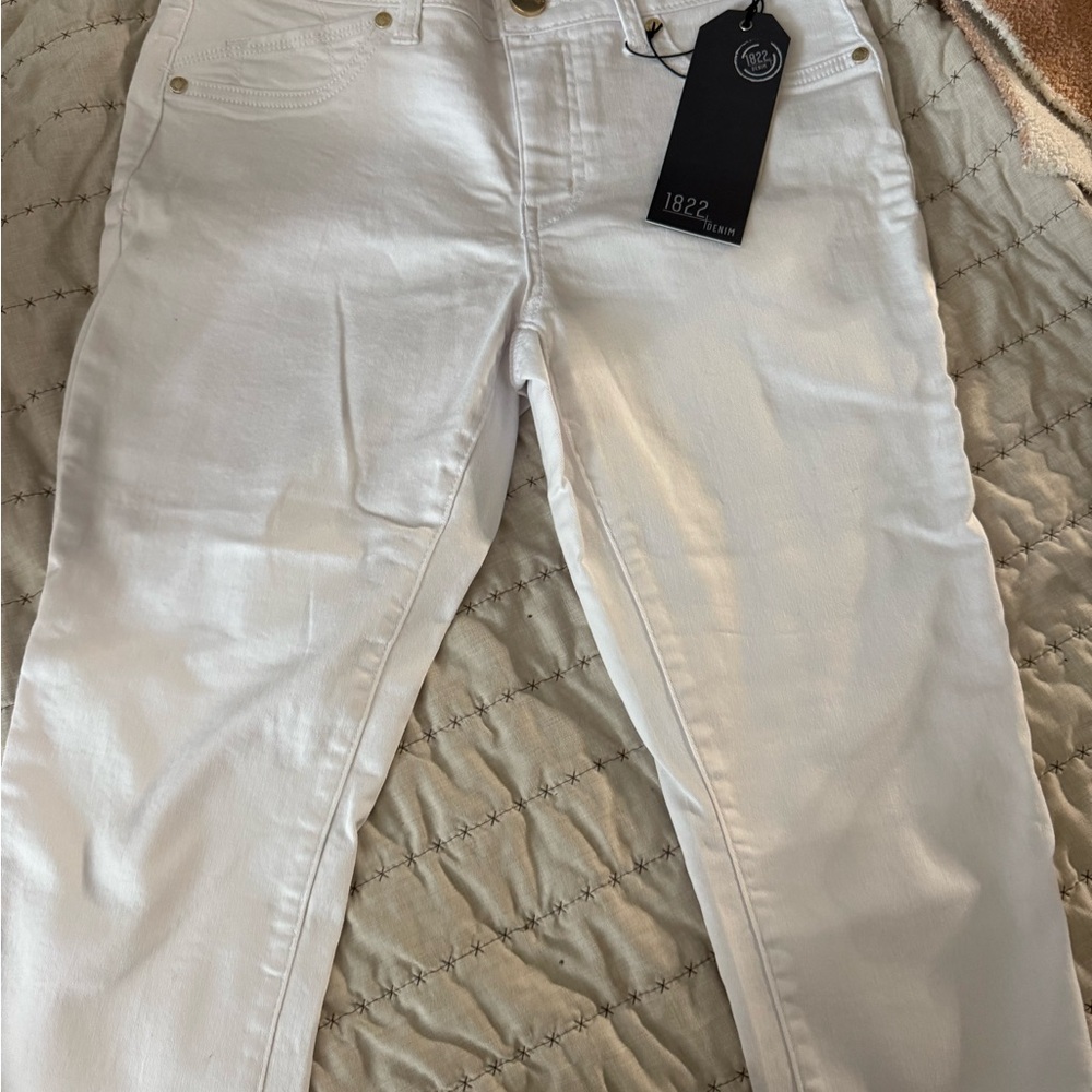 1822 Denim White Capri Pants
